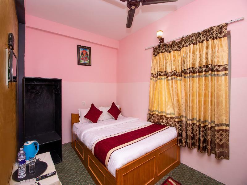 Oyo 193 Sign Inn Hotel Pokhara Zewnętrze zdjęcie